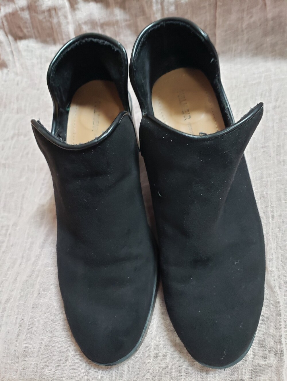 Womans Black Slip-On Boots Faux Suede W Heel